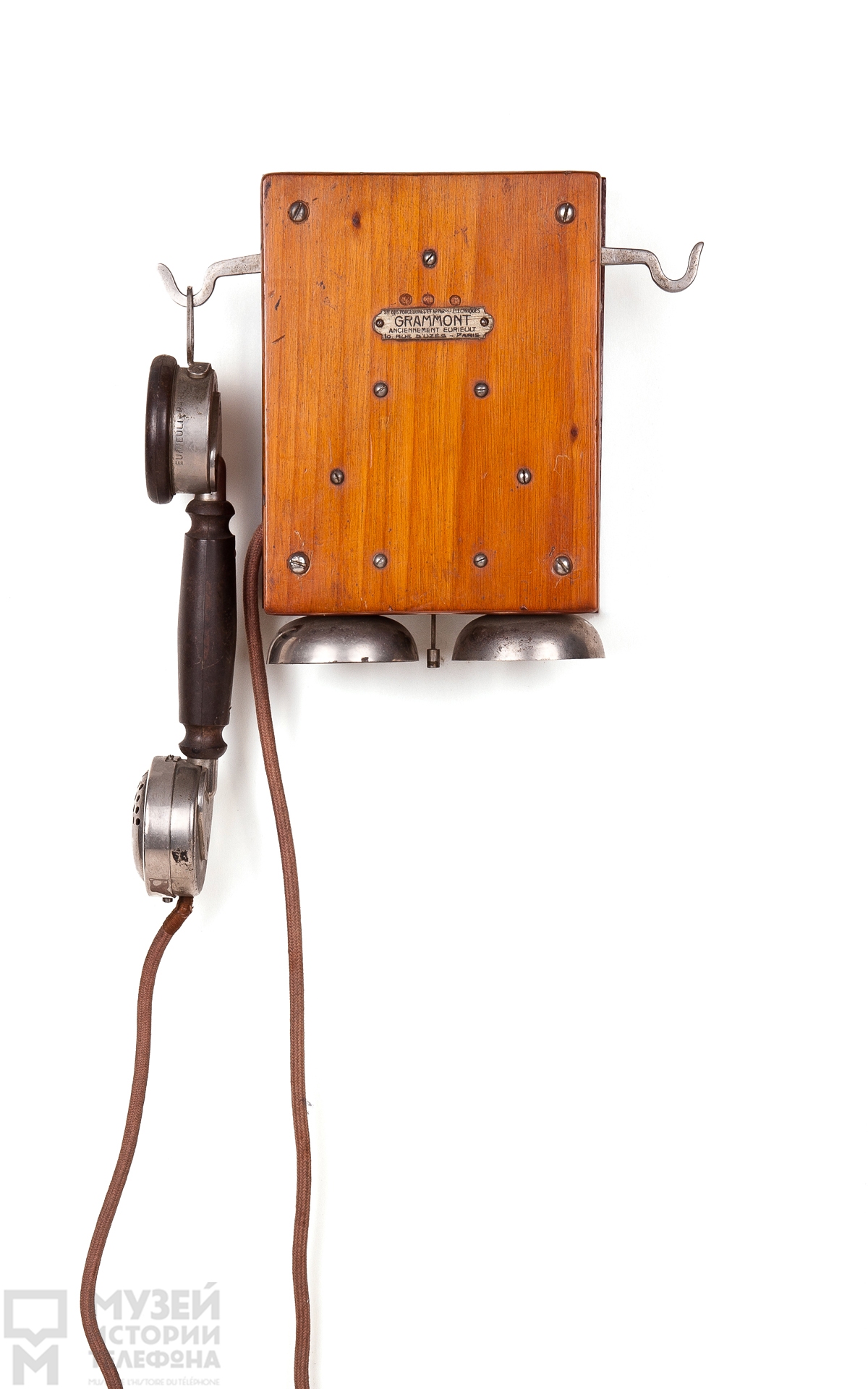 Телефонный аппарат прямого вызова с микротелефонной трубкой системы Eurieult и поляризованным звонком