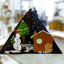 Экскурсия «Новогодние истории» + МК по изготовлению снежинки или Новогодней открытки – на выбор