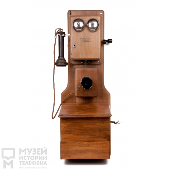 Телефонный аппарат  системы МБ с индукторным звонком, полочкой для письма, наушником в виде трубки Белла и микрофоном